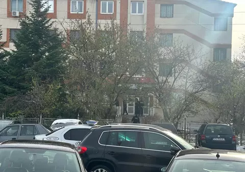 Percheziții la Poliția Huși. Opt polițiști, acuzați că luau mită de la șoferi, duși la audieri