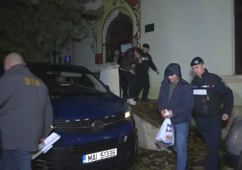 Șase polițiști din Huși, arestați pentru luare de mită. Acuzați că forțau șoferii să greșească pentru a le cere bani