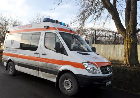 Trei copii și tatăl lor, duși la spital cu arsuri, după o explozie puternică într-o casă din județul Vaslui