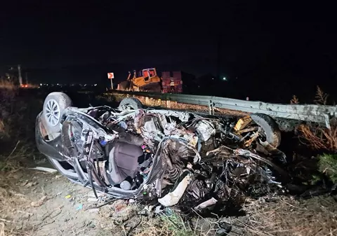 Cine sunt cele două surori a căror mașină a fost strivită de un buldozer de 25 de tone, în Arad. Una a murit, cealaltă este în stare gravă