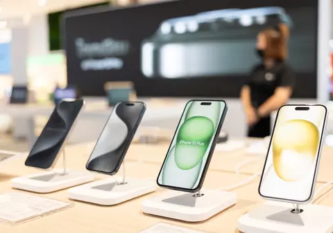 Cât costă iPhone 15 la eMAG înainte de Black Friday 2023