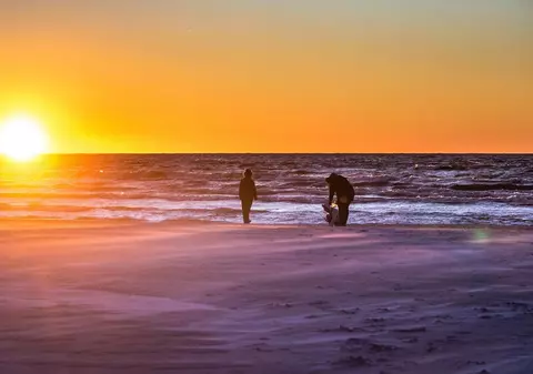 Trei frați adolescenți salvați din Marea Nordului, unde căutau chihlimbar. I-a surprins mareea și s-au trezit înconjurați de ape