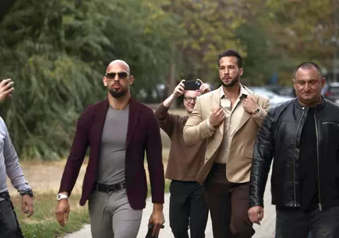 Frații Tate, prima înfățișare după 5 luni. Termenul în procesul de trafic de persoane și viol, amânat