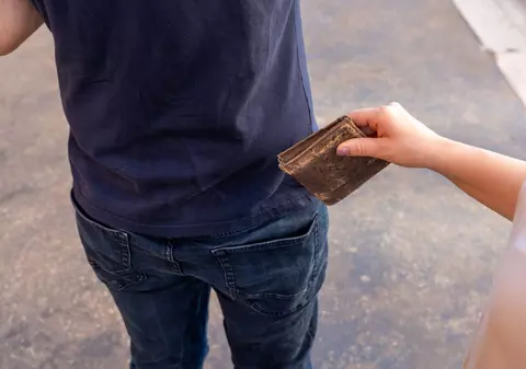 Guvernul Italiei vrea să înăsprească măsurile împotriva hoților de buzunare, inclusiv dacă e vorba de femei însărcinate