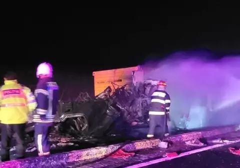Un șofer de TIR a ars de viu, în Giurgiu, după ce două camioane s-au ciocnit violent și a rămas încarcerat în cabina răsturnată