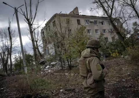 Război în Ucraina, ziua 625 | Forțele ruse încearcă în continuare să înconjoare orașul Avdiivka. Trei oameni au murit în urma atacurilor rusești