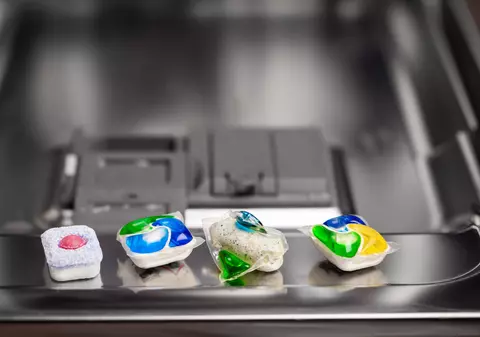 La ce mai poţi folosi pastilele de detergent pentru maşina de spălat vase