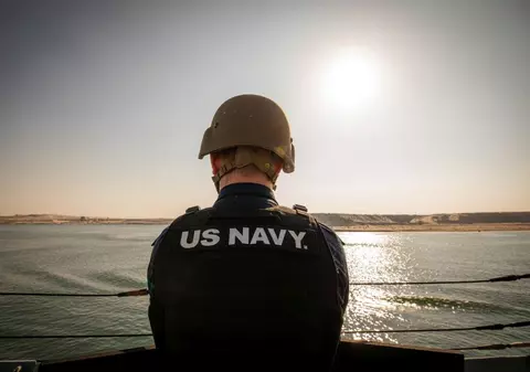 O navă militară a SUA din Marea Roșie a doborât drone explozive lansate din Yemen