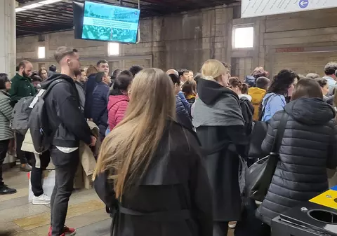 O garnitură de metrou s-a defectat în stația Tineretului. În zonă s-a circulat cu greutate