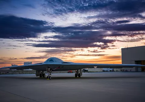 Armata americană a testat noul bombardier "invizibil", B-21 Raider. Costă 750 de milioane de dolari și poate transporta arme nucleare. VIDEO