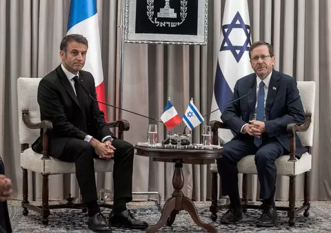 Macron l-a sunat pe Herzog, clarificând că nu a vrut să acuze Israelul că bombardează intenționat civili. „Declarațiile au provocat multă durere și supărare”