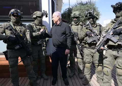 Netanyahu avertizează Hezbollah că „se joacă cu focul” dacă va continua să atace din Liban. Mesaj pentru Hamas: „Mergem pentru o victorie totală”