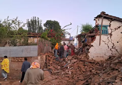 Cel puțin 128 de persoane au murit în Nepal în urma unui cutremur cu magnitudinea 6,4
