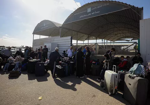 Un medic britanic a reușit să iasă din Gaza, dar a fost întors înapoi. „O condamnare la moarte”