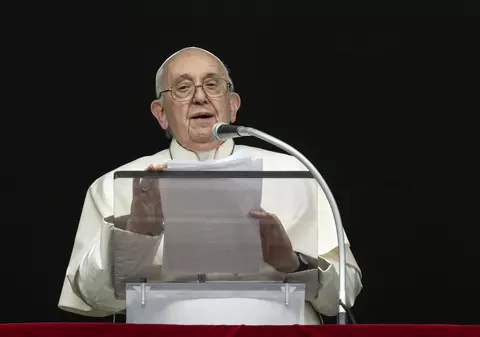 "Destul, fraților, destul" cu războiul, spune Papa Francisc, cerând mai mult ajutor umanitar pentru Gaza. "Armele nu vor aduce niciodată pacea"