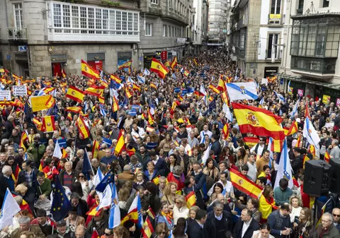 Manifestații de amploare în toată Spania, împotriva planului premierului Sanchez de a-i amnistia pe separatiștii catalani pentru a rămâne la putere. VIDEO