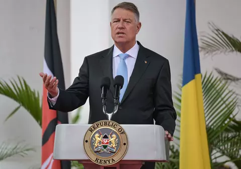 REPORTAJ DIN CAPUL VERDE. Răspunsul lui Iohannis la întrebarea: „Dacă credeți în maturitatea cetățenilor români, de ce nu vă faceți publice cheltuielile cu deplasările?”