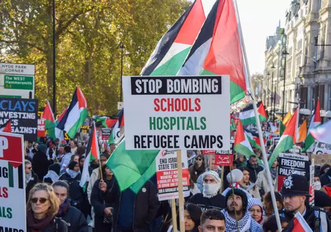 Manifestație propalestiniană cu zeci de mii de oameni în centrul Londrei. „Opriți bombardarea Fâșiei Gaza!” | VIDEO