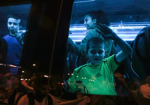 A treia zi de armistițiu. Hamas a eliberat 17 ostatici, iar Israelul 39 de adolescenți palestinieni. Netanyahu a mers în Gaza