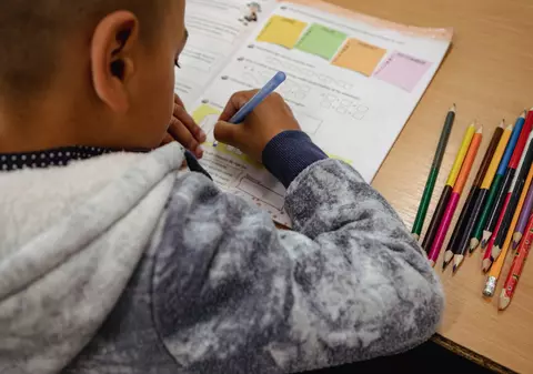 De ce 2% dintre bursele de merit merg la elevii cu medii sub 5