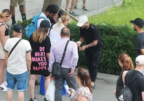 Un polițist francez a fost arestat la Paris, acuzat că a ajutat „Scorpionii”, gașca de români care făcea un milion de euro pe an în capitala Franței, cu alba-neagra