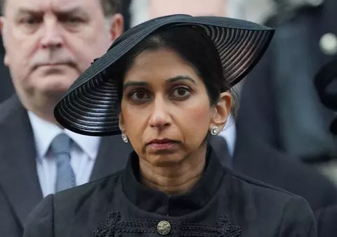 Ministra britanică de Interne, Suella Braverman, a fost demisă, după ce a acuzat poliția că îi favorizează pe manifestanții pro-palestinieni