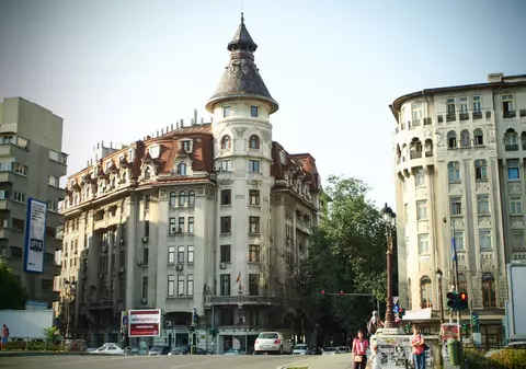 Teatrul Bulandra riscă să fie închis din decembrie, din cauza pericolului seismic, după o notificare trimisă de Primăria Capitalei. Conducerea caută alte săli pentru spectacole