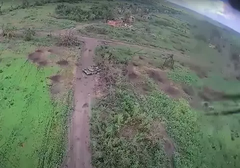 Momentul în care o dronă simplă distruge un sistem militar rusesc de 3 milioane de dolari. Așa arată viitorul războiului, spun experții