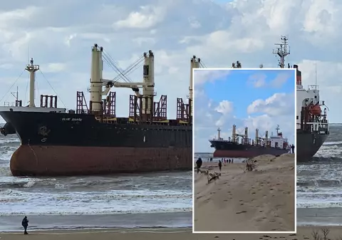 Un uriaș vapor a fost luat de valuri din portul rusesc Taman și a eșuat după două ore pe o plajă a Mării Negre