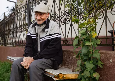 REPORTAJ. Viața la 102 ani. Cu schijele de pe frontul din Crimeea încă în corp, Ioan Loghin se bucură că vede din nou: „Mi-era dor de oameni”