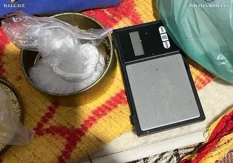 Doi bărbați din Bihor sunt cercetați după ce au dat gratuit droguri mai multor minori