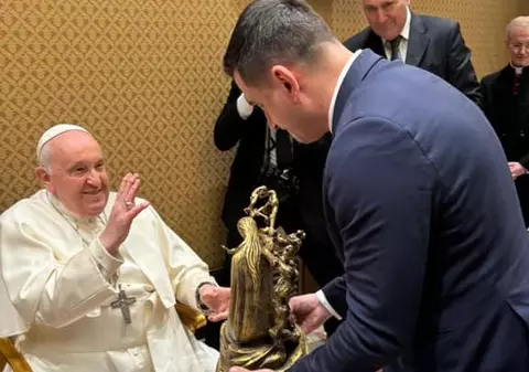 CTP spune că George Simion a intrat clandestin la Papa Francisc, odată cu grupul de artiști ai Concertului de Crăciun