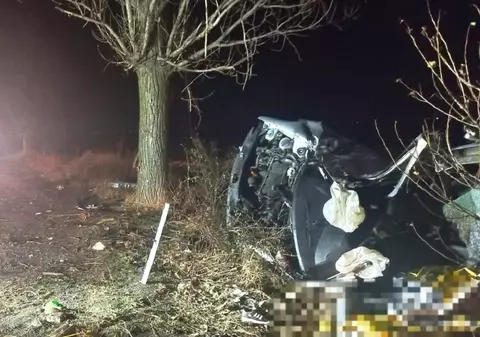 Doi bărbați morți și o femeie inconștientă, într-o mașină răsturnată la Moșteni, pe un drum județean din Teleorman