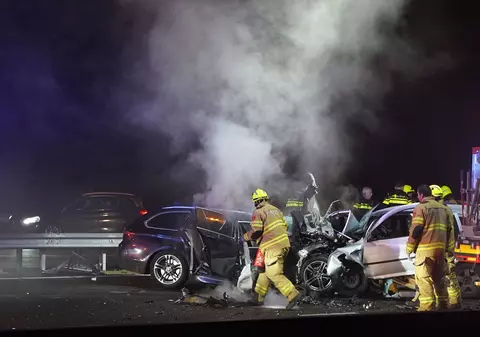 Un român de 19 ani a condus pe contrasens pe autostradă și a ucis două surori de 12 și 14 ani, din altă mașină, în Olanda. A murit și el. VIDEO
