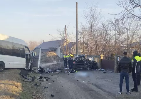 Un tânăr polițist din Dolj a murit în drum spre serviciu, la Bratovoești, a intrat pe contrasens într-un microbuz