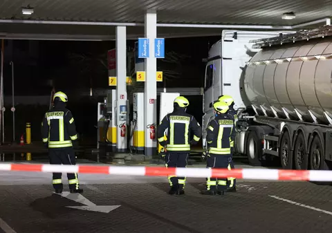 Un șofer român de TIR care s-a oprit să facă plinul a închis o benzinărie în Germania, după ce a alimentat la o pompă defectă