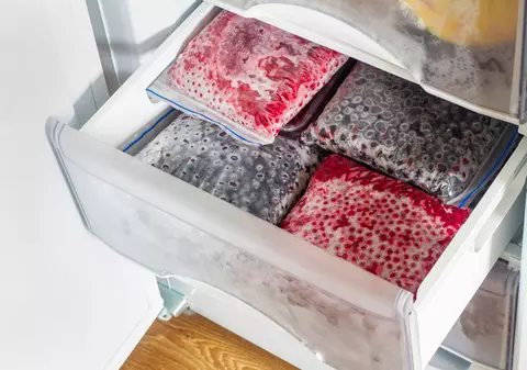 Cât timp se ţin alimentele la congelator