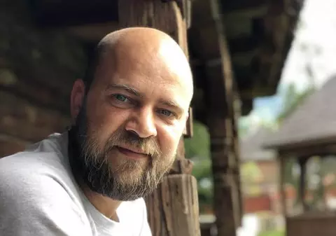 Cosmin Seleși, sacrificii de dragul meseriei: „Nu apuc să-i văd pe ai mei câteva zile bune”. Soția îi este cel mai mare sprijin INTERVIU