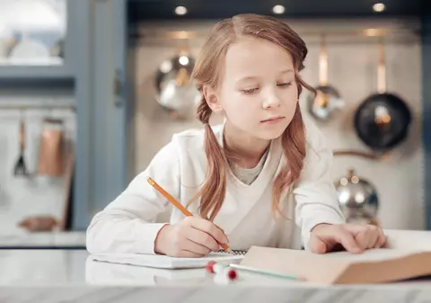 Genuflexiune sau genoflexiune - cum se scrie corect