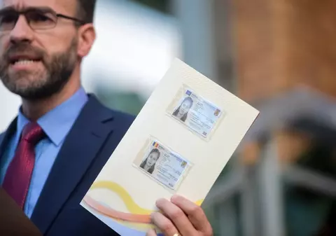 Cărţile de identitate normale emise după 31 decembrie pot fi folosite în străinătate, până se eliberează buletinele electronice