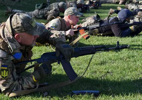 Militarii ucraineni s-ar putea antrena și în România. Ministrul Apărării: „Există posibilitatea asta”