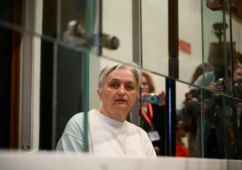 Soția unui criminal în serie, condamnată la închisoare pe viață în Franța după ce și-a ajutat bărbatul să ucidă două tinere și să răpească o fetiță