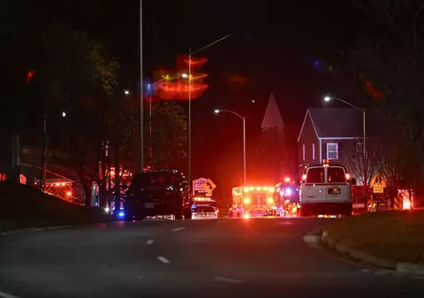 O casă a sărit în aer lângă Washington D.C. în momentul în care polițiștii puneau în execuție un mandat de percheziție. VIDEO