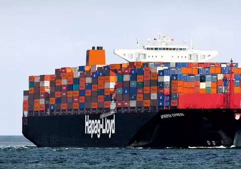 Două dintre cele mai mari companii de transport maritim au suspendat traficul prin Marea Roșie, după atacurile rebelilor din Yemen