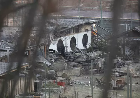 Incendiul de la Ferma Dacilor. Funcționara de la Primăria comunei Gura Vadului, plasată sub control judiciar