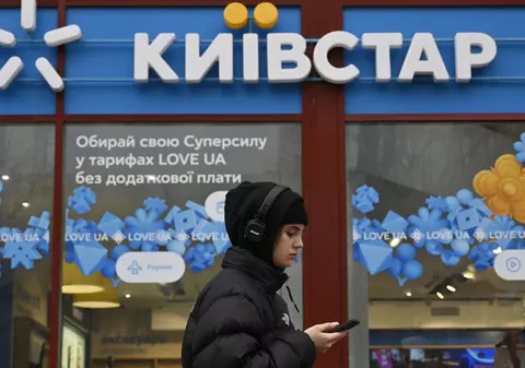 Milioane de ucraineni fără acces la internet și telefonie mobilă, după un atac cibernetic masiv atribuit Rusiei