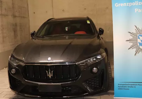 Un român care venea în țară din Italia cu un Maserati Levante de 100.000 de euro a rămas fără SUV-ul de lux în Germania