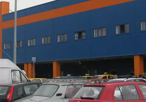 O femeie a primit 20.000 de euro despăgubiri după ce s-a împiedicat de un cui și și-a rupt nasul, în parcarea unui magazin din Cluj