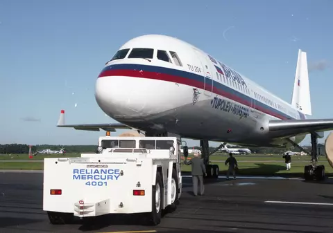 Un avion a luat foc în aer, la puțin timp după ce a decolat de pe un aeroport din Rusia