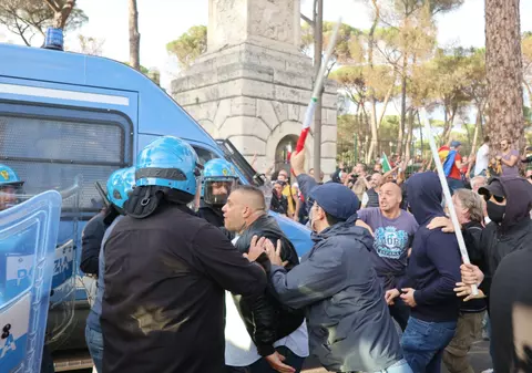 Peste opt ani de închisoare pentru liderii unor partide de extremă-dreapta din Italia care au participat la protestele violente anti-COVID din 2021